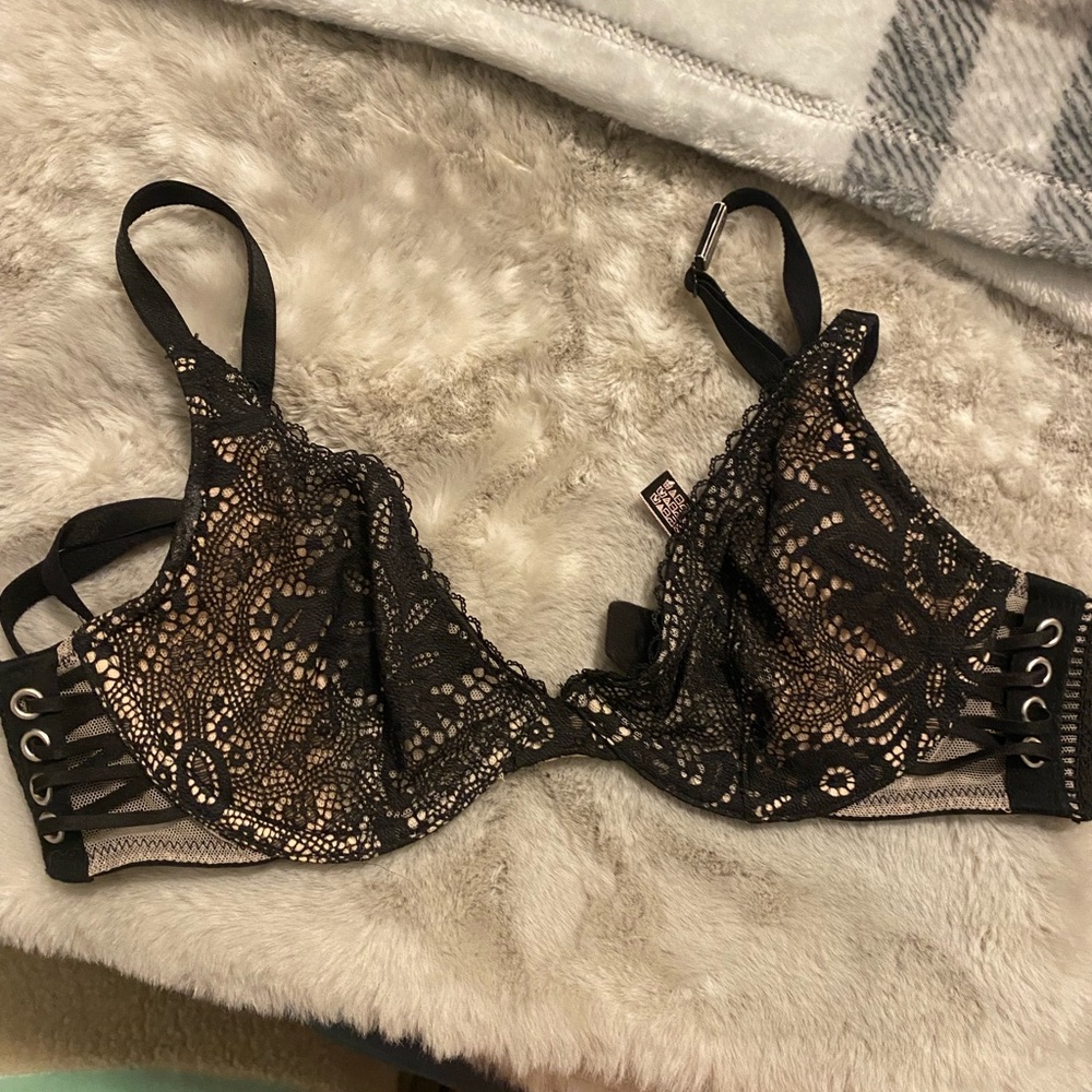 NWOT 32C VS Demi Lace Up Bra